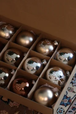 Basic u0026 More 2 Kasser Julekugler i Glas (Ø7cm) (Ø5cm)> Julepynt & Dekoration|Jul