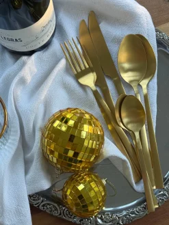 Basic u0026 More Bestiksæt 16 dele i Guld farve.><noscript><img width=