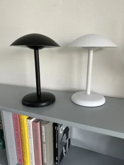 Basic u0026 More Bordlampe i Hvid CALVIN (19,5x28,5cm)><noscript><img width=