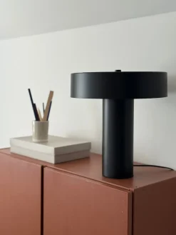 Basic u0026 More Bordlampe Molly Metal Sort><noscript><img width=