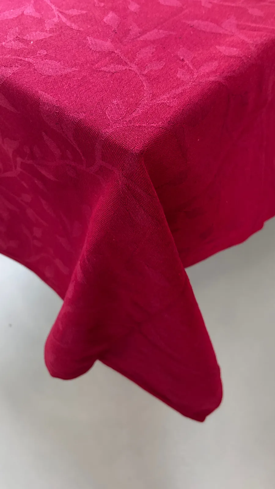 Basic u0026 More Dug i Jacquard METTE (140x270cm) Kirsebær Rød> Julegaver Til Hende|Duge