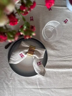 Basic u0026 More Dug m. Broderet Dansk Flag ( 140x270cm) Hørfarve> Julegaver Til Hende|Julegaver Til Ham