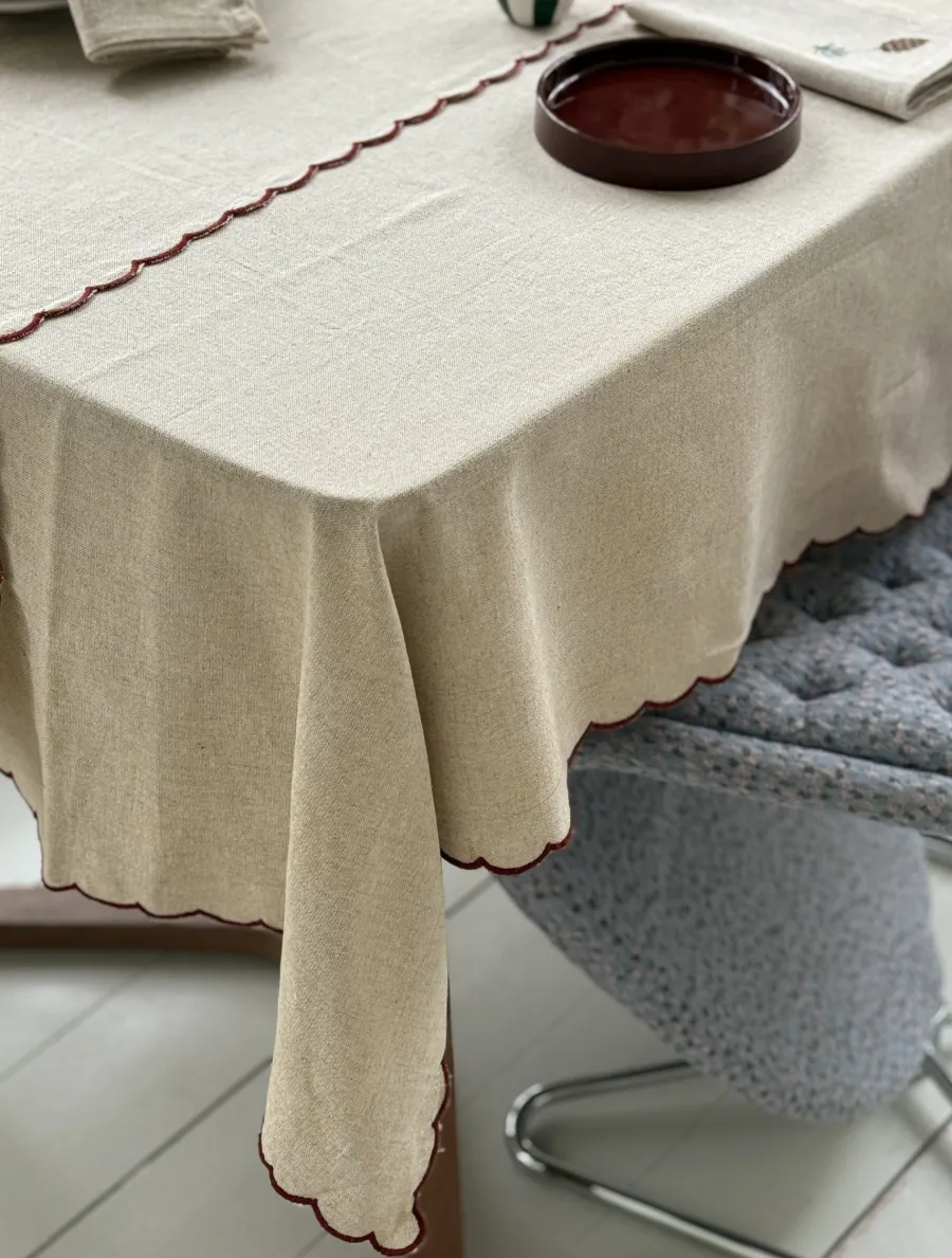 Basic u0026 More Dug m. Rød Broderi Kant (140x270cm)> Borddækning Til Jul|Duge