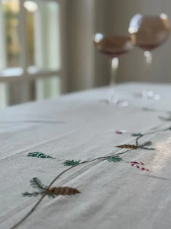 Basic u0026 More Juledug m Broderi (140x320cm)> Borddækning Til Jul|Duge