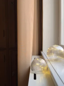 Ukendt Lille Glas Kugle m. LED (10x7,5cm)><noscript><img width=