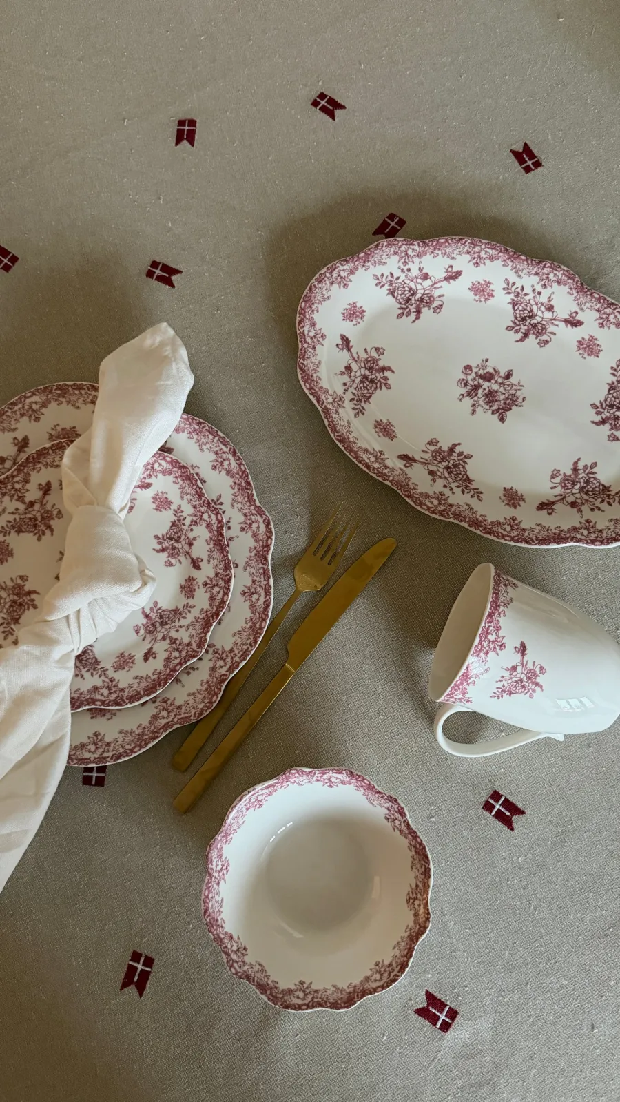 Basic u0026 More Oval Fad DINNA (30,6x21x2,4 cm) Bordeaux> Julegaver Til Hende|Skåle & Fade