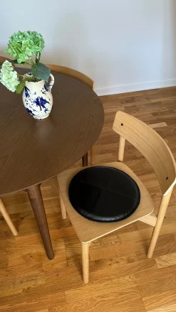 Basic u0026 More Rund Skindpude. Sort> Puder