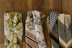 Basic u0026 More Satin tørklæde (70x70cm) Blomster> Hårpynt & Smykker