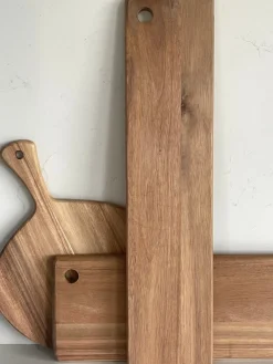 Ukendt Skærebræt i Akacietræ ( Ø30X38X1,5cm).><noscript><img width=