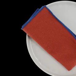 Basic u0026 More Stofserviet ( 40x40cm). Kavee m. Blå Kant> Servietter