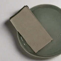 Basic u0026 More Stofserviet ( 40x40cm). Royal Grå m. Grøn Kant> Servietter