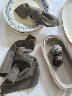 Basic u0026 More Stofserviet i Brun DIXIE (40x40cm)> Servietter